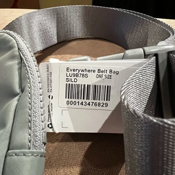 NWT Everywhere Belt Bag - Picture 2 of 2